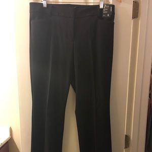 NWT NY&CO Bootleg Pant Size 8. Black.